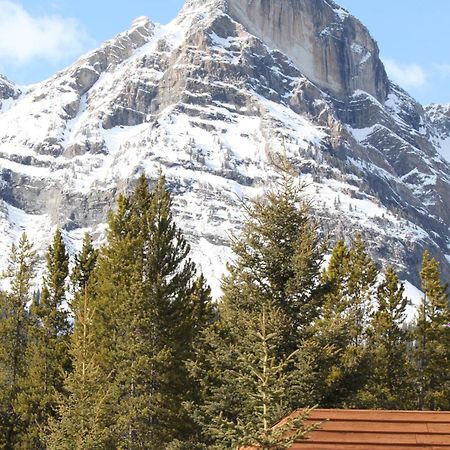 Hotel The Crossing Saskatchewan River Crossing Exterior foto