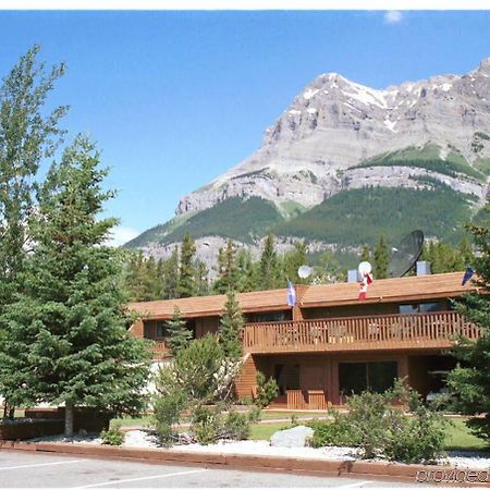 Hotel The Crossing Saskatchewan River Crossing Exterior foto