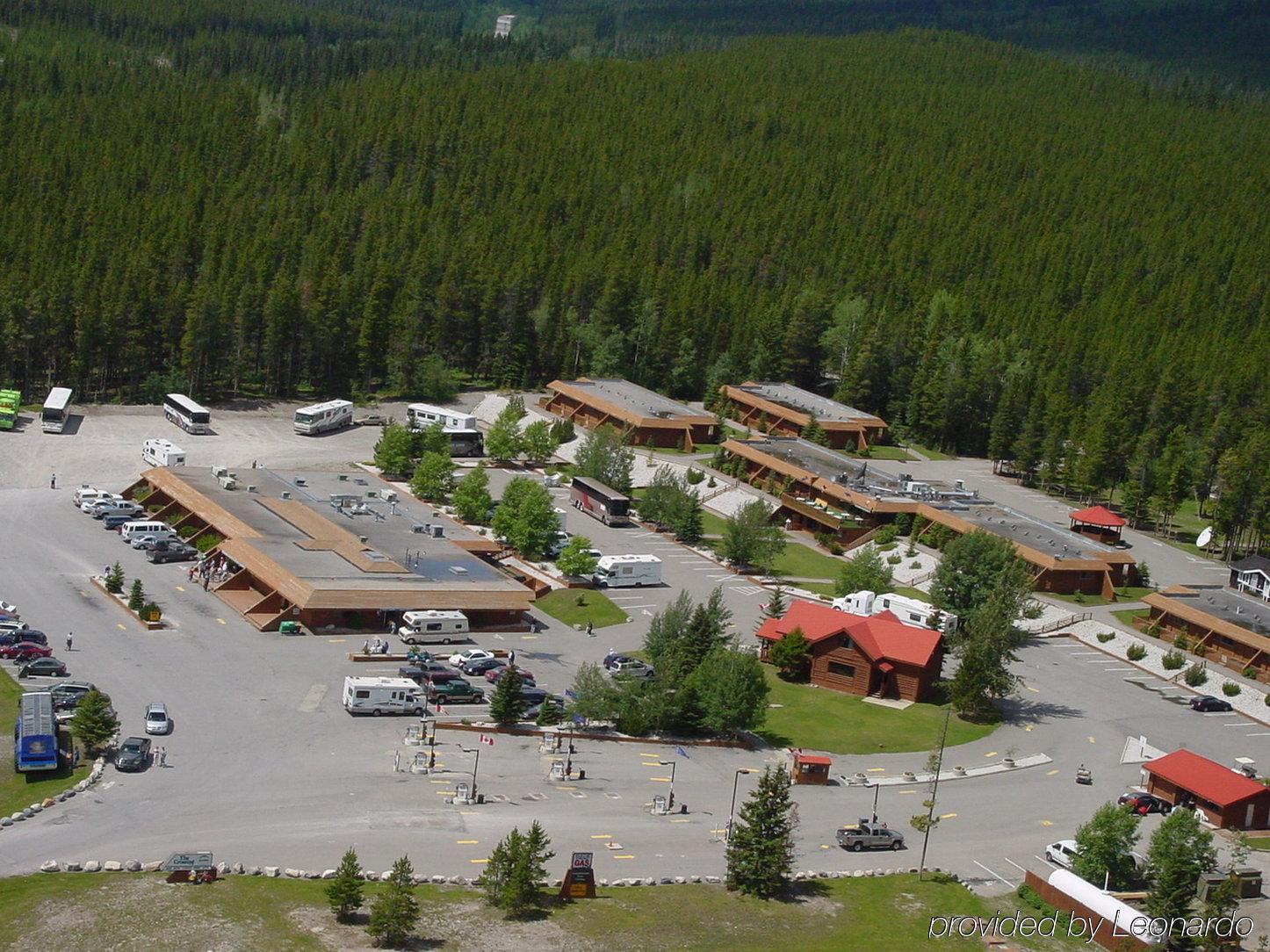 Hotel The Crossing Saskatchewan River Crossing Exterior foto