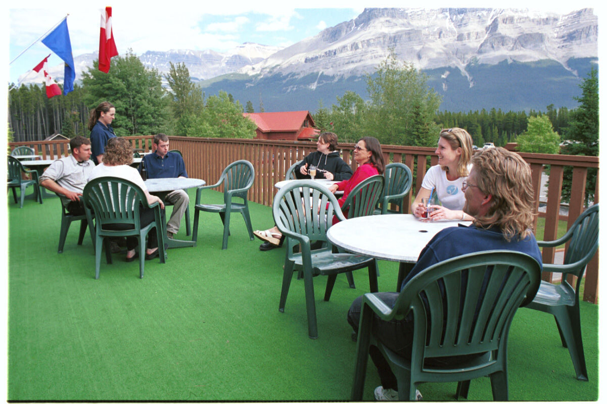 Hotel The Crossing Saskatchewan River Crossing Exterior foto