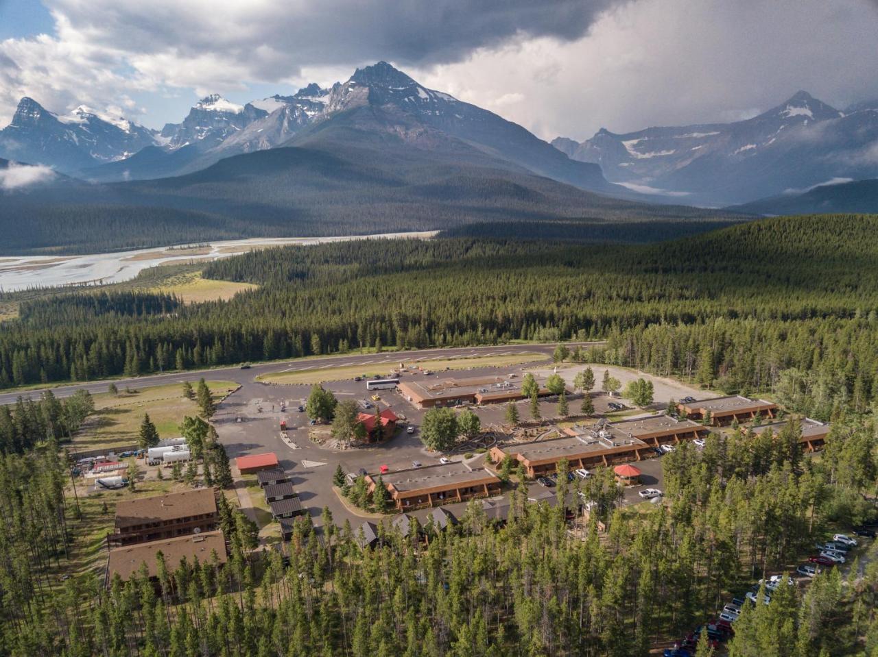 Hotel The Crossing Saskatchewan River Crossing Exterior foto