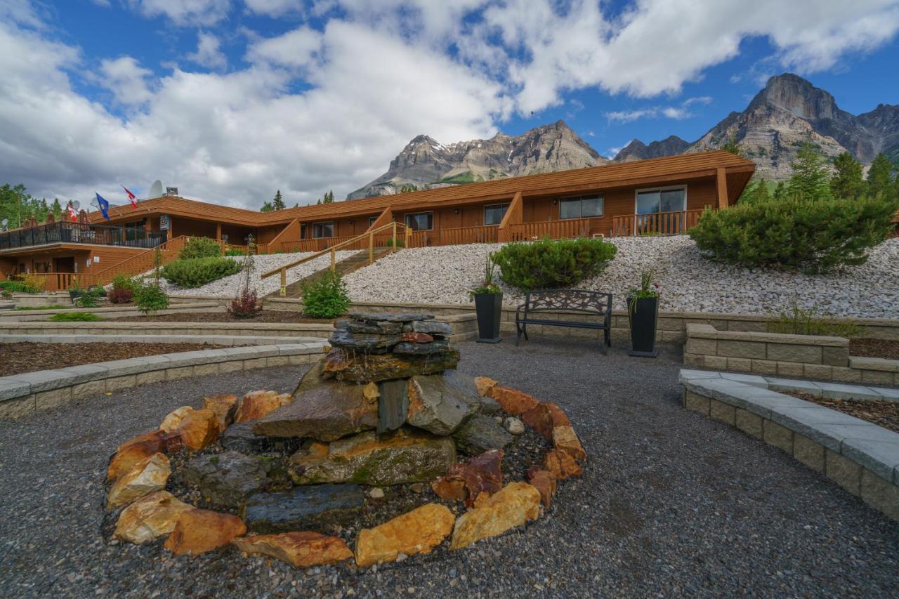 Hotel The Crossing Saskatchewan River Crossing Exterior foto