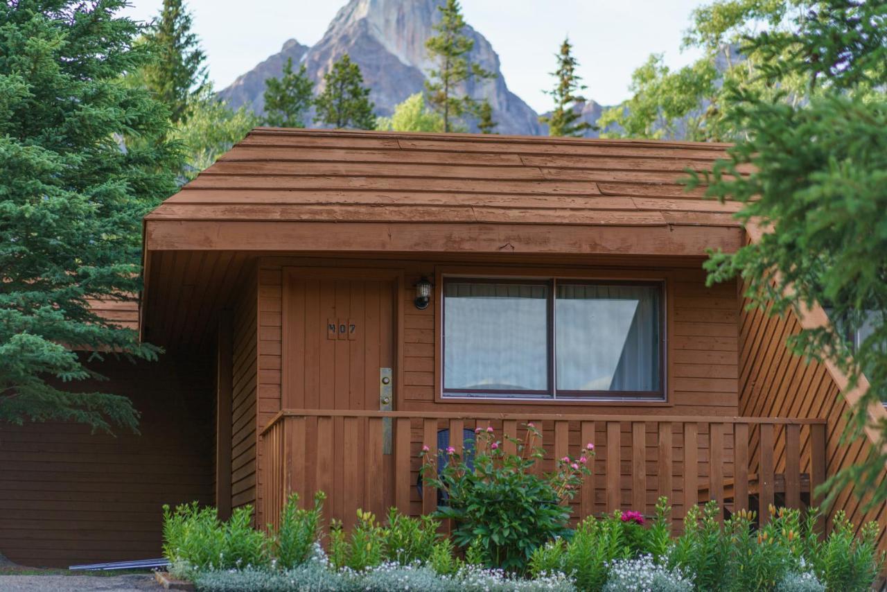 Hotel The Crossing Saskatchewan River Crossing Exterior foto